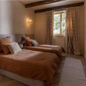  4 Bedroom Villa with Infinity Pool near Rovinj, Istria, Sleeps 8